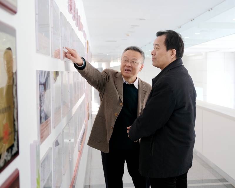 1月12日,无锡市委副书记朱爱勋调研无锡粮食和物资储